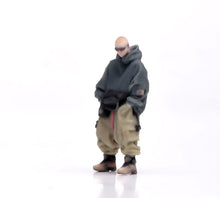 Load image into Gallery viewer, 1:64 Painted Figure Model Miniature Resin Sand Diorama Trendy Cool Style Couple
