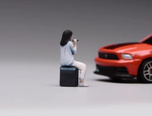 Load image into Gallery viewer, 1:64 Painted Figure Model Miniature Resin Diorama Toy Sand Street Singing Girl
