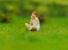 Load image into Gallery viewer, 1:64 Painted Figure Model Miniature Resin Diorama Outdoor Picnic Camping Reading Collection
