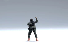 Load image into Gallery viewer, 1:64 Painted Figure Model Miniature Resin Diorama Toy Sand Commando Soldiers
