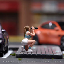 Load image into Gallery viewer, 1:24 Painted Figure Model Miniature Resin Diorama  Sand Beauty Photographer
