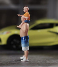 Load image into Gallery viewer, 1:64 Painted Figure Model Miniature Resin Diorama Sand Father and Son Standing New
