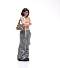 Load image into Gallery viewer, 1:24 Painted Figure Model Miniature Resin Diorama Cool Lady Short Hair Casual
