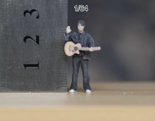 Load image into Gallery viewer, 1:64 Painted Figure Model Miniature Resin Diorama Sand Man Boy With Guitar Sing
