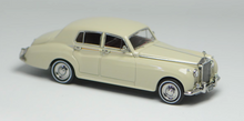 Load image into Gallery viewer, GFCC 1:64 Beige 1955 Silver Cloud I Classic Model Diecast Metal Car New Collection
