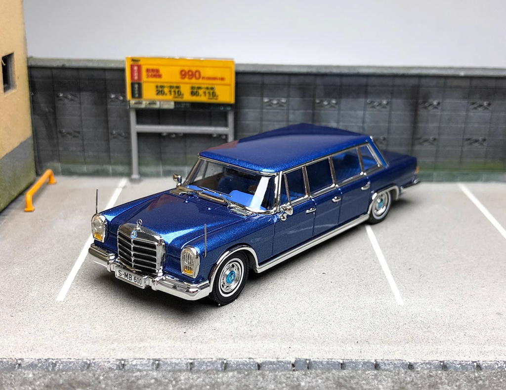 DCM 1:64 Blue 1966 S600 Pullman Luxury Limousine Model Diecast Metal Car New