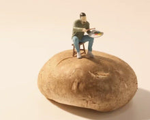 Load image into Gallery viewer, 1:64 Painted Figure Model Miniature Resin Diorama Sand Artists Painting Painter
