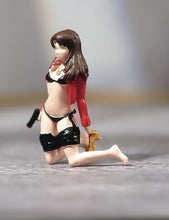 Load image into Gallery viewer, 1:64 Painted Figure Model Miniature Resin Diorama Kneeling Beauty Girl With Gun New

