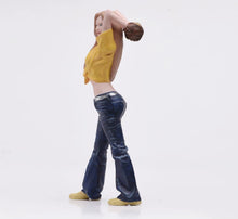 Load image into Gallery viewer, 1:24 Painted Figure Model Miniature Resin Diorama Casual Girl throwing baseball
