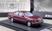 Load image into Gallery viewer, Maxwell 1:64 Wine Red E320 W210 Classic Sedan Sports Model Diecast Metal Car

