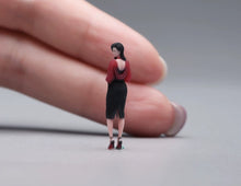 Load image into Gallery viewer, 1:64 Painted Figure Model Miniature Resin Diorama Toy Sand Elegant Beauty Lady
