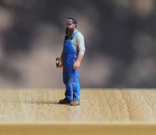 Load image into Gallery viewer, 1:24 Painted Figure Model Miniature Resin Diorama Sand Brace Denim Man Worker
