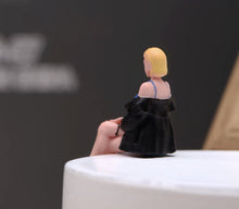 Load image into Gallery viewer, 1:64 Painted Figure Model Miniature Resin Diorama Sand Blond Sexy Lady Beauty
