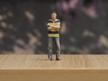 Load image into Gallery viewer, 1:64 Painted Figure Model Miniature Resin Diorama Sand Cool Polo Shrit Man Stand
