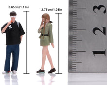 Load image into Gallery viewer, 1:64 Painted Figure Model Miniature Resin Diorama Toy Sand Couple Lovers Fashion
