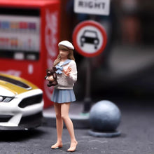 Load image into Gallery viewer, 1:24 Painted Figure Model Miniature Resin Diorama  Sand Pretty Girl Lady Cute
