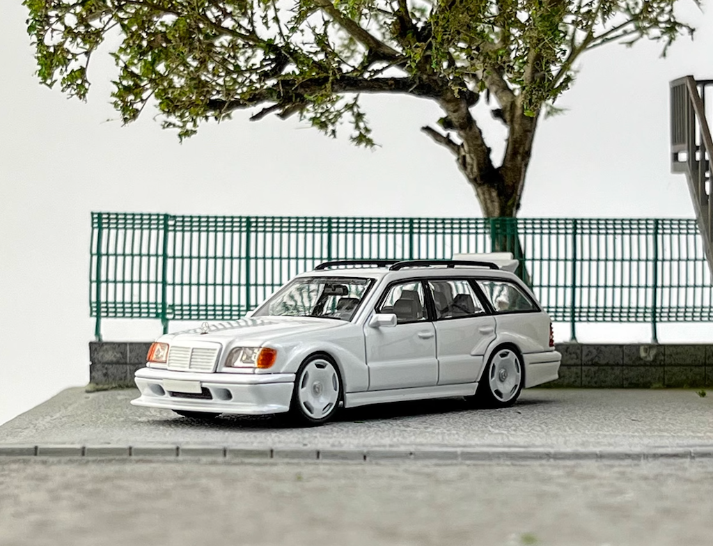 Mortal 1:64 HEC White E300 S124 T MODEII EVO2 Wagon Model Diecast Metal Car