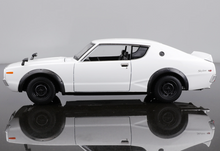 Load image into Gallery viewer, Maisto 1:24 JDM White 1973 Skyline 2000 GTR Sport Model Toy Diecast Metal Car
