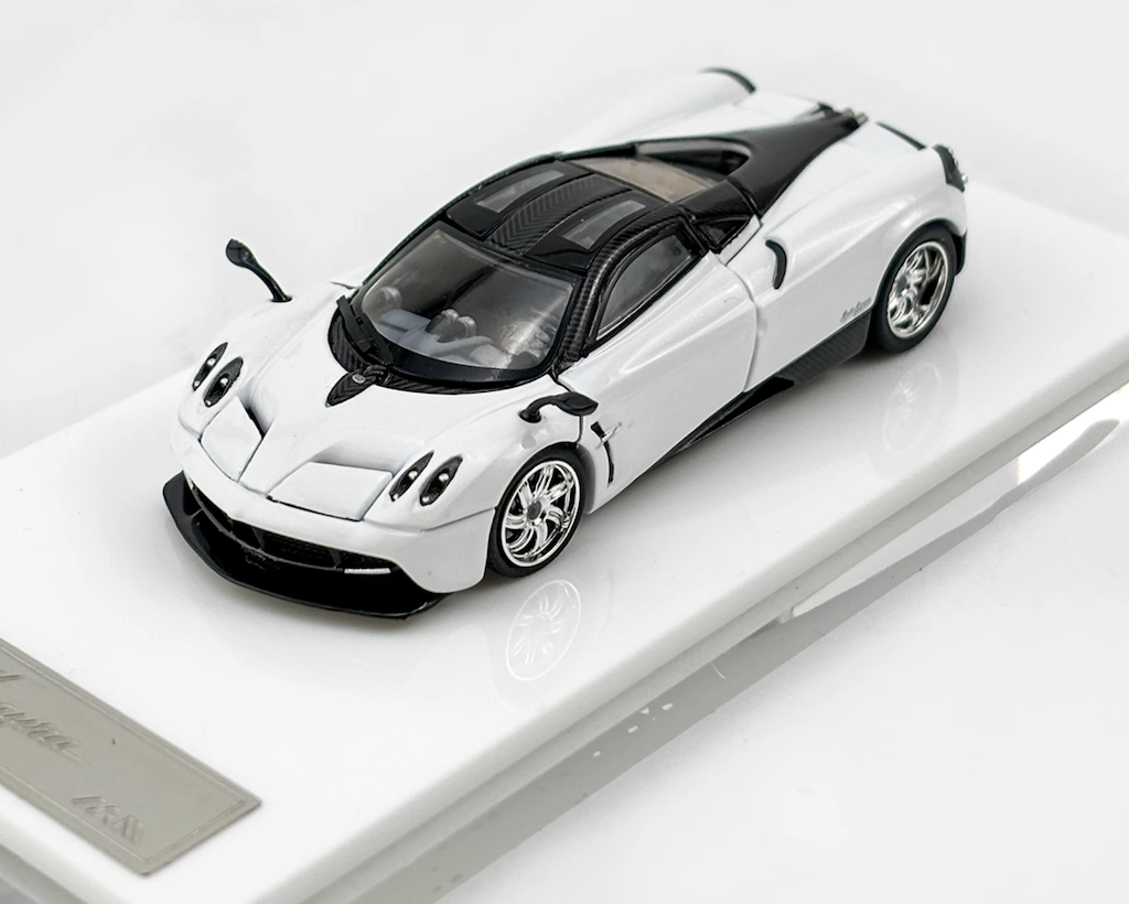 HKM 1:64 White Huayra Coupe 2014 Racing Sports Model Diecast Metal Car New Collection