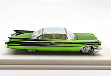 Load image into Gallery viewer, Mechanic 1:64 Plating Green 1960 Muscle Coupe Deville Model Diecast Metal Car
