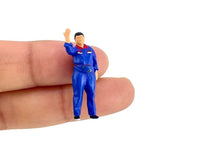 Load image into Gallery viewer, 1:64 Painted Figure Model Miniature Resin Diorama Sand Petrol Station Worker Set
