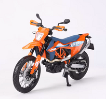 Load image into Gallery viewer, Maisto 1:12 Orange 2023 KTM 690 SMC R Motorcycle Bike Sports Model Diecast New Collection
