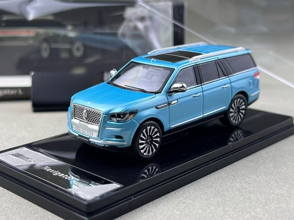 Shadow 1:64 Blue Navigator L Full Sized SUV Model Diecast Metal Car New Collection