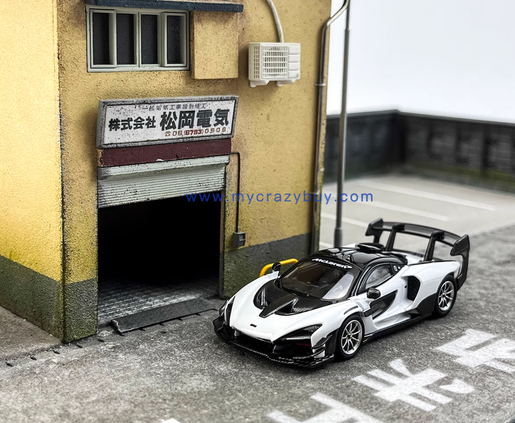 CM 1:64 White Senna GTR Racing Sports Model Diecast Metal Car New Collection