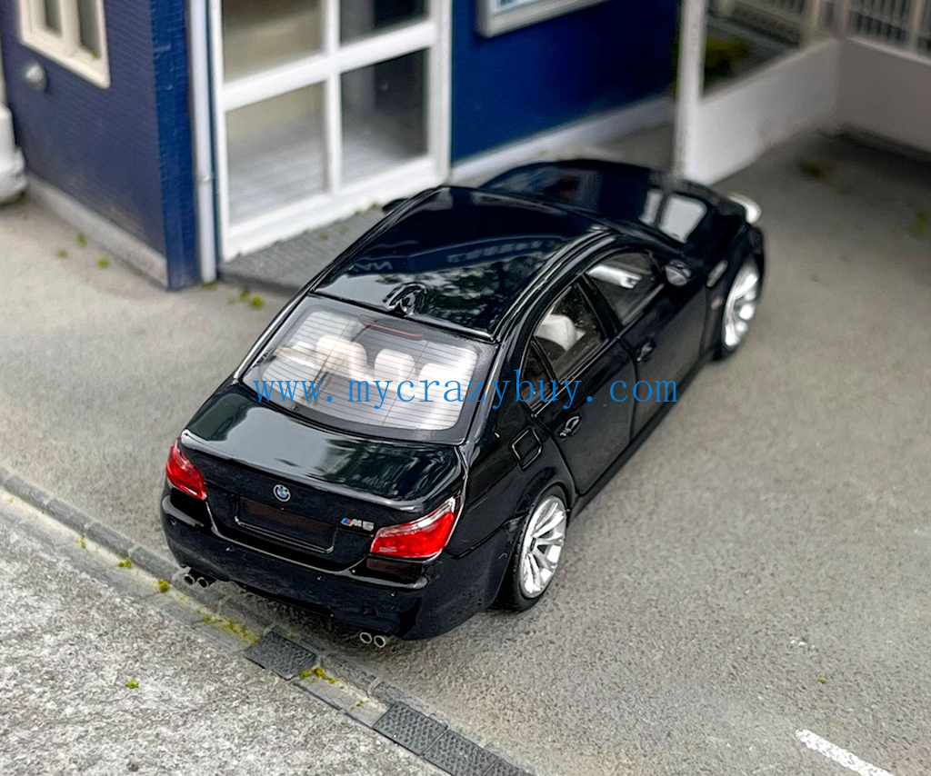 King 1:64 Black M5 E60 Sedan Sports Model Diecast Metal Car New Collection