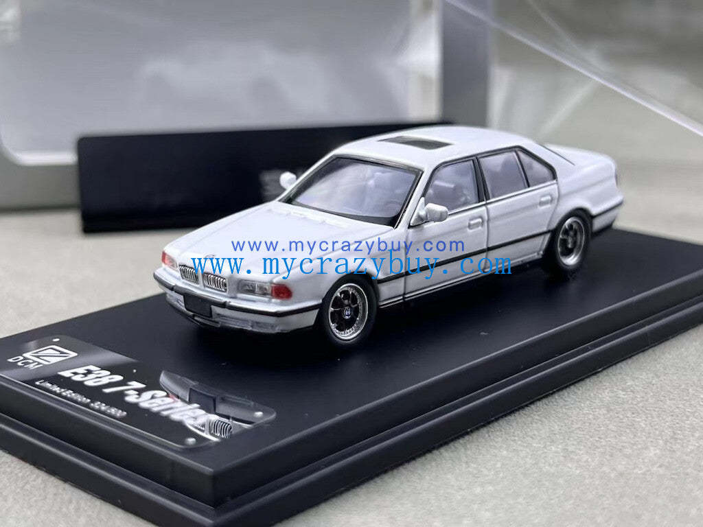 DCM 1:64 White E38 740iL Luxury Sedan Sports Model Diecast Metal Car New Collection