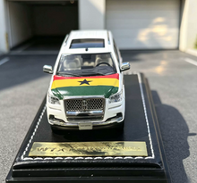 Load image into Gallery viewer, WTX 1:64 White Flag Navigator L Full Sized SUV Sport Model Diecast Metal Car
