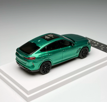Load image into Gallery viewer, Bmer 1:64 Green X6M SUV Sports Model Diecast Metal Car Box New Collection
