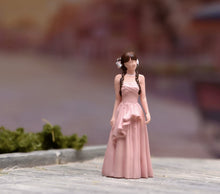 Load image into Gallery viewer, 1:64 Painted Figure Model Miniature Resin Diorama Wedding Couple Bride Groom

