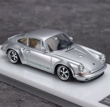 Load image into Gallery viewer, Zincit 1:43 Silver Singer Coupe Classic Sports Model Diecast Metal Car Box New Collection
