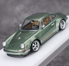 Load image into Gallery viewer, Zincit 1:43 Green Singer Coupe Classic Sports Model Diecast Metal Car Box New Collection
