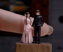 Load image into Gallery viewer, 1:64 Painted Figure Model Miniature Resin Diorama Wedding Couple Bride Groom
