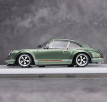 Load image into Gallery viewer, Zincit 1:43 Green Singer Coupe Classic Sports Model Diecast Metal Car Box New Collection
