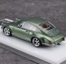Load image into Gallery viewer, Zincit 1:43 Green Singer Coupe Classic Sports Model Diecast Metal Car Box New Collection
