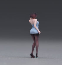 Load image into Gallery viewer, 1:64 Painted Figure Model Miniature Resin Diorama Sexy Short Hair Lady Woman
