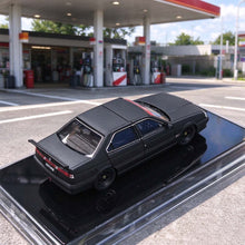 Load image into Gallery viewer, Carport 1:64 Matte Black 1988 Romeo Sedan Sports Model Diecast Metal Car New Collection

