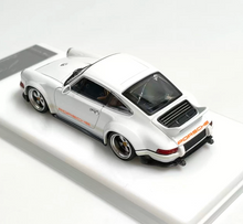 Load image into Gallery viewer, Zincit 1:43 White Singer DLS Classic Sports Model Diecast Metal Car Box New Collection
