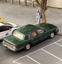 Load image into Gallery viewer, MK 1:64 Green 1992 Town Car Cartier Sedan Model Diecast Metal Car Box New Collection

