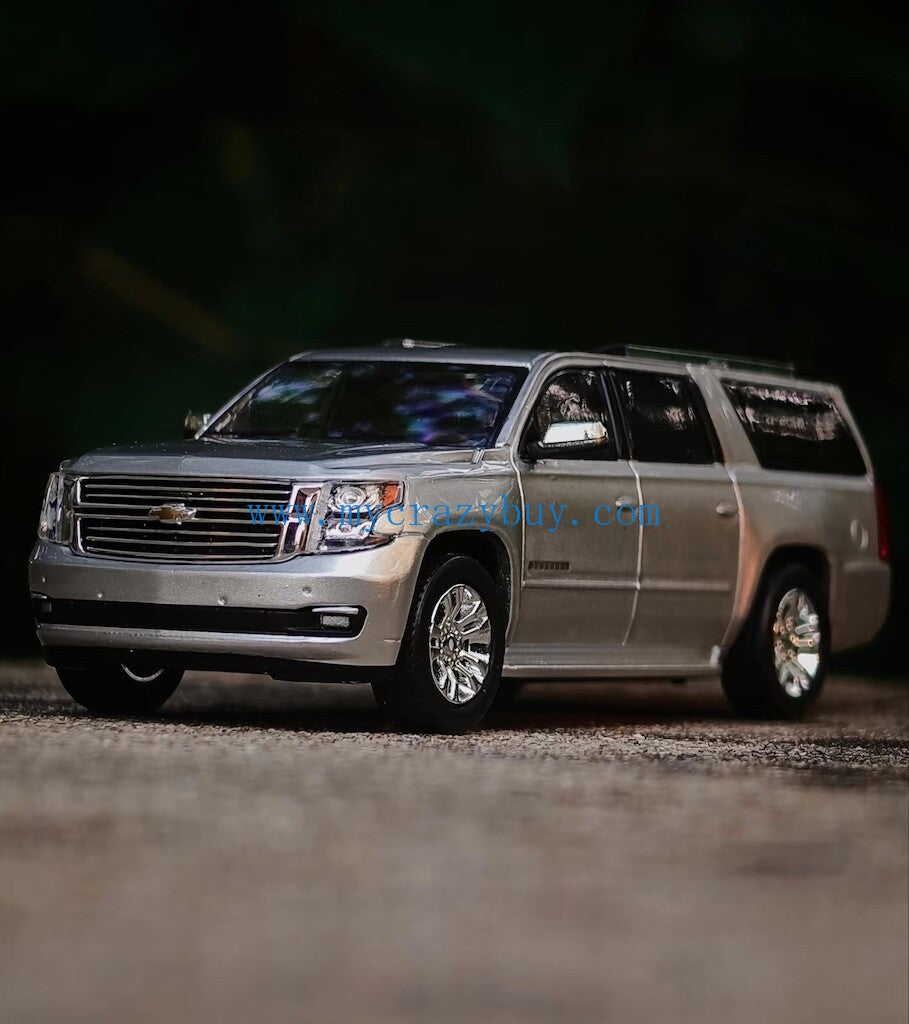 GOC 1:64 Silver 2015 Suburban Full Sized SUV Model Diecast Metal Car New Collection