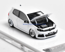 Load image into Gallery viewer, Maxwell 1:64 HEC White VW Golf GTI MK6 BBS Sports Model Diecast Metal Car New Collection
