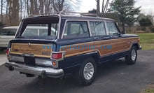 Load image into Gallery viewer, 1:64 596model Green Grand Wagoneer SUV ORV Sports Model Diecast Metal Car New Collection
