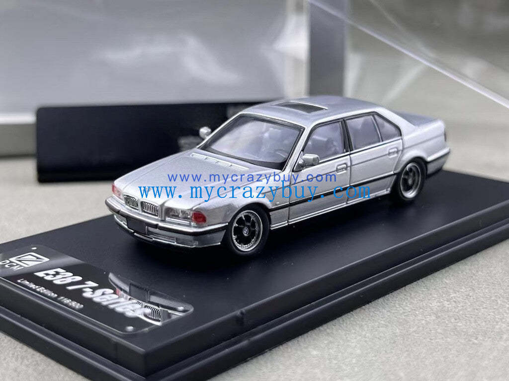 DCM 1:64 Silver E38 740iL Luxury Sedan Sports Model Diecast Metal Car New Collection