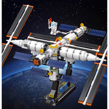 Load image into Gallery viewer, 838PCS MOC Space NASA Tiangong Space Station Figure Model Toy Building Block Brick Gift Kids DIY Compatible Lego
