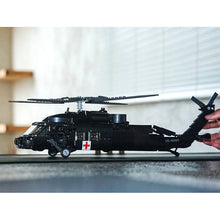 Load image into Gallery viewer, 692PCS Military WW2 UH-60 Utility Helicopter S-70A Black Hawk Figure Model Toy Building Block Brick Gift Kids Compatible Lego
