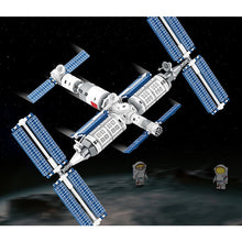 Load image into Gallery viewer, 371PCS Space Station Astronaut Figure Model Building Block Brick Toy Gift Set Kids
