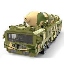 Load image into Gallery viewer, 986PCS Military WW2 DF-21 Medium Range Ballistic Missile Truck Figure Model Toy Building Block Brick Gift Kids Compatible Lego
